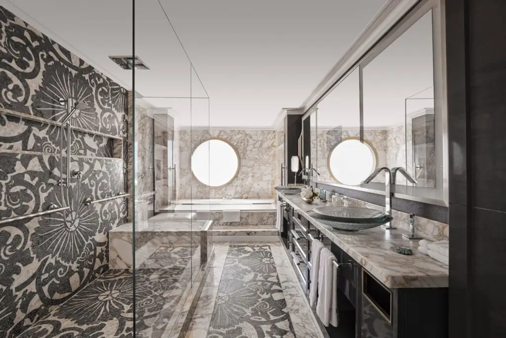 230725_CRYSTAL_SERENITY_CRYSTAL_PENTHOUSE_SUITE_BATHROOM_MASTER_0043_300DPI