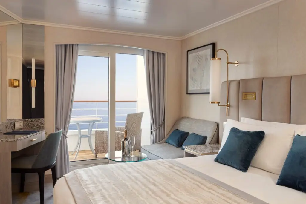 Double Guest Room 230826_CRYSTAL_SYMPHONY_8016_1251 1_300DPI_V1