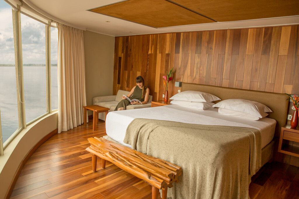 Medium RGB-LEX-Ship Delfin III Interior - Cat MS - DAC-030