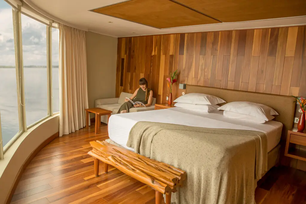 Medium RGB-LEX-Ship Delfin III Interior - Cat MS - DAC-030