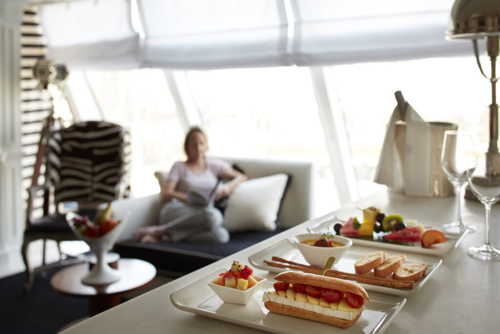 OC_O_Owners Suite_Room Service.jpg_2025-02-26_05-57-33