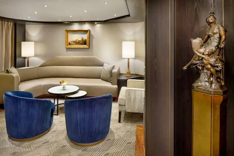 Pinnacle Suite Cat. PS - Living Room - Room #7046 Deck 7 Midship Portside
Zuiderdam - Holland America Line
