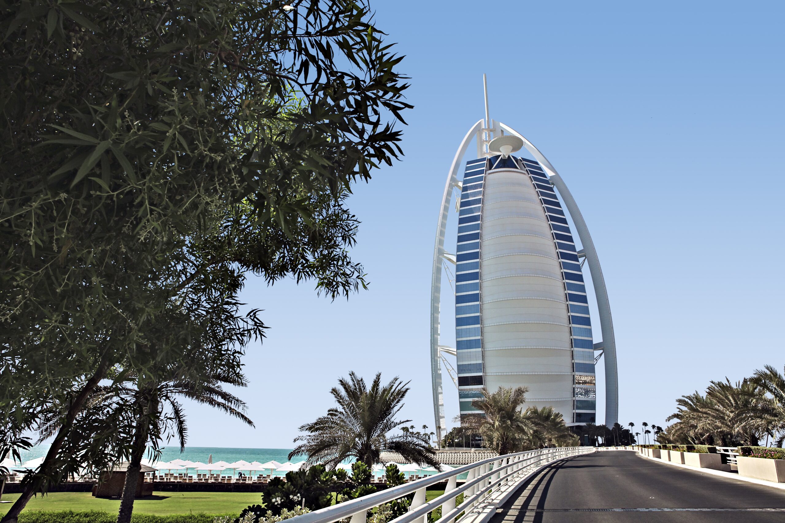 "c_em_dubai_burj_al_arab_01#.jpg"