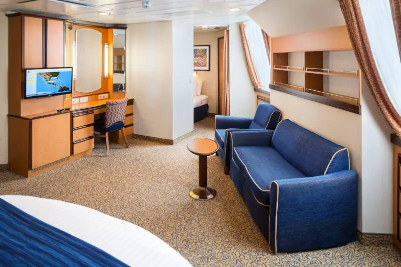 Family Ocean View Stateroom Cat. FO - Living room - Room #7004 Deck 7 Forward Portside
Brilliance of the Seas - Royal Caribbean International