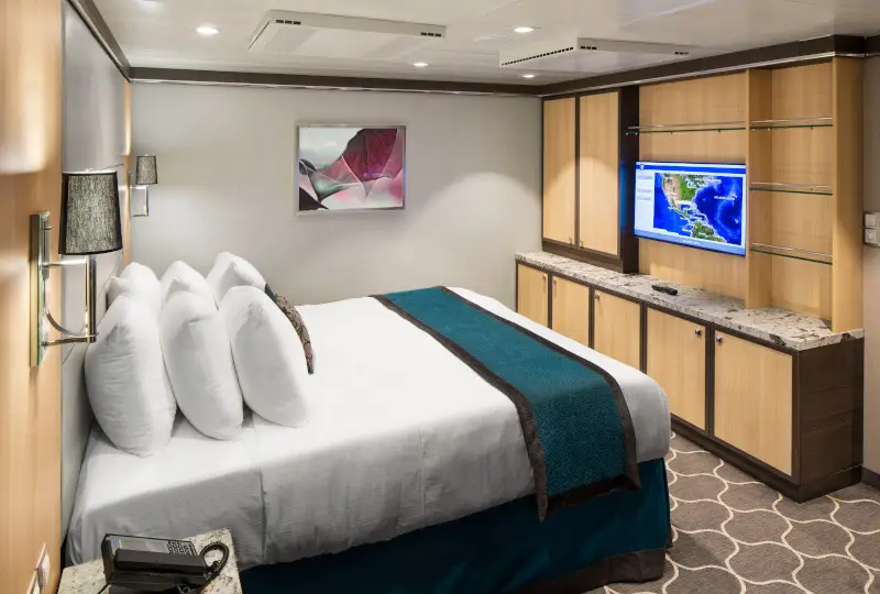 HM, Harmony of the Seas, Two Bedroom AquaTheater Suite with Balcony Cat. A1 - Master Bedroom - Room # 8730 Deck 8 Aft Starboard