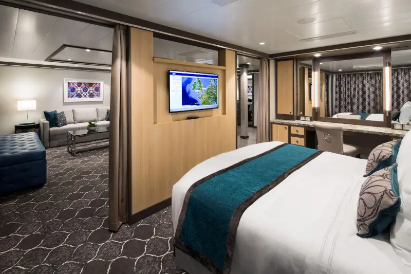 Owner''s Suite w/Balcony Cat. OS - Bedroom - Room #12240 Deck 12 Midship Portside
Harmony of the Seas - Royal Caribbean International